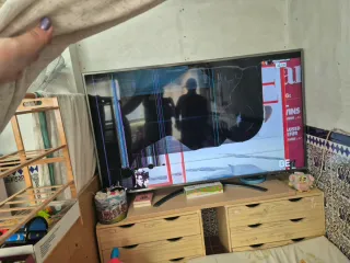 TV LG 75 pulgadas para piezas.