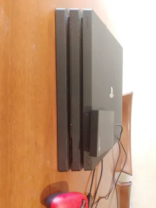 Consola PS4 Pro 1TB + 3 Controles