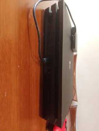 Consola PS4 Pro 1TB + 3 Controles