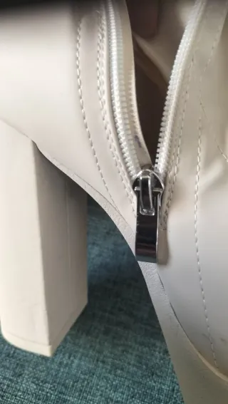 Botas altas beige mujer