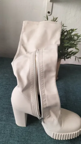 Botas altas beige mujer