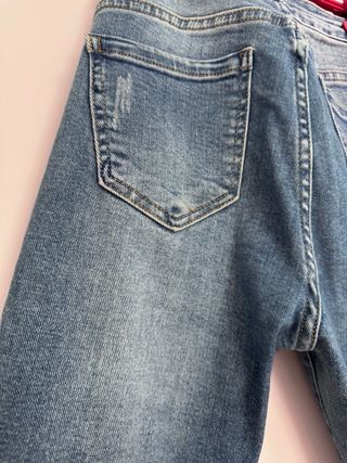 Vaqueros SECRET DENIM rotos talla 34