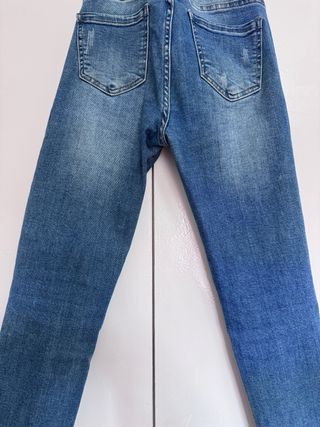 Vaqueros SECRET DENIM rotos talla 34