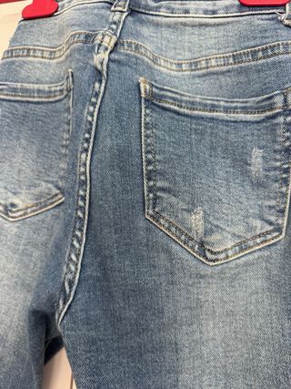 Vaqueros SECRET DENIM rotos talla 34