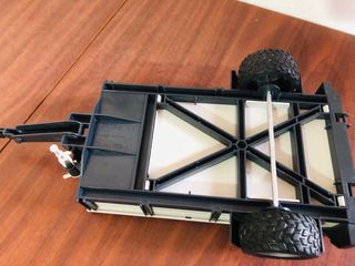 Bruder Land Rover con rimorchio