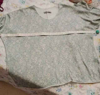 Camiseta estampada cuello pico