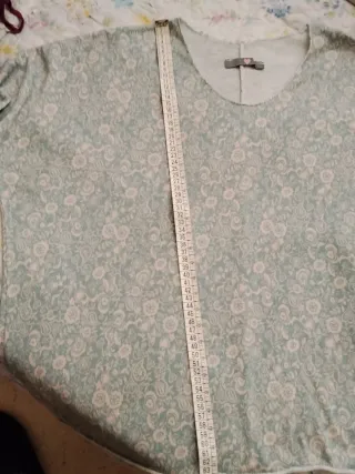 Camiseta estampada cuello pico