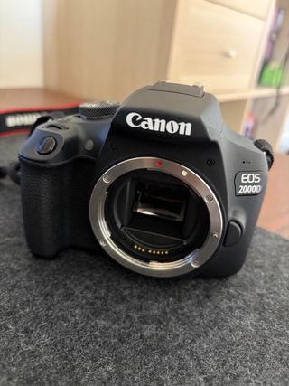 Cámara Canon EOS 2000d Negra