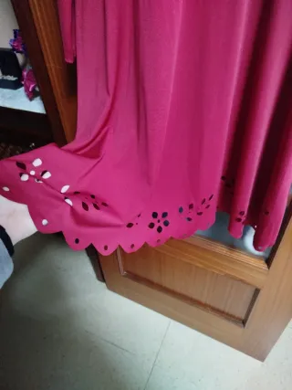 Vestido rojo con calados