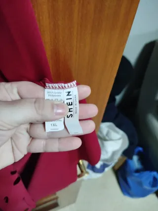 Vestido rojo con calados