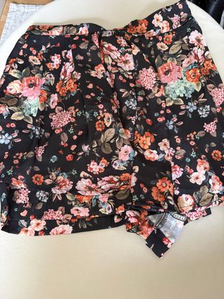 Falda pantalón floral Stradivarius Talla XS