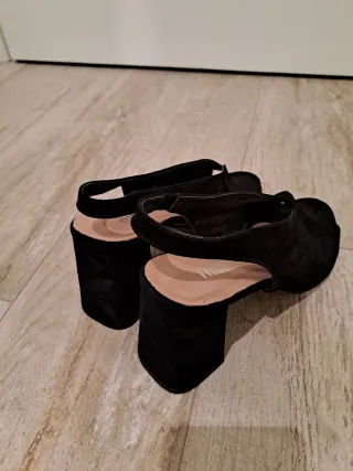 Tacchi scamosciati neri Millani