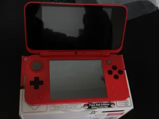 Nintendo 2DS XL Edición Poké Ball + switch+ juegos