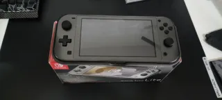 Nintendo 2DS XL Edición Poké Ball + switch+ juegos