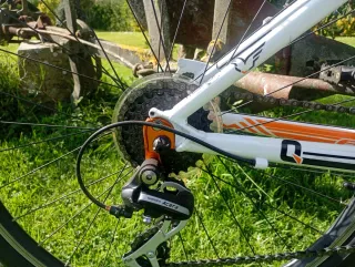 Bicicleta Felt Q 200 Blanca y Naranja talla 17'5
