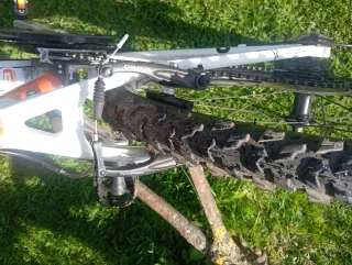 Bicicleta Felt Q 200 Blanca y Naranja talla 17'5