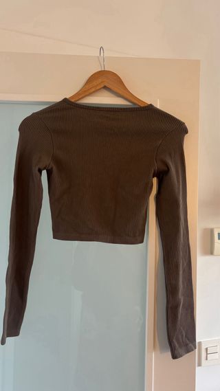 Top pull and bear manga larga marrón