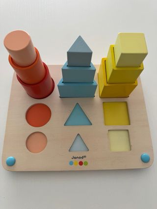 Juego de apilar formas geométricas para bebé
