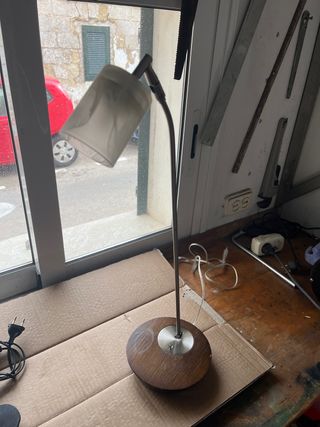 Lámpara de escritorio moderna