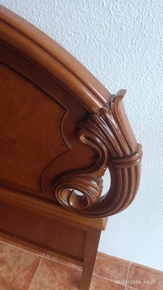 Cabecero de madera estilo clásico