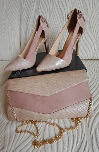 Conjunto tacones y bolso rosa nude