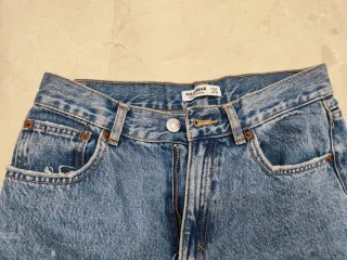 Pantalón vaquero con rotos en rodillas