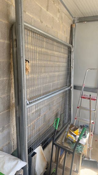 Cancela de valla metálica