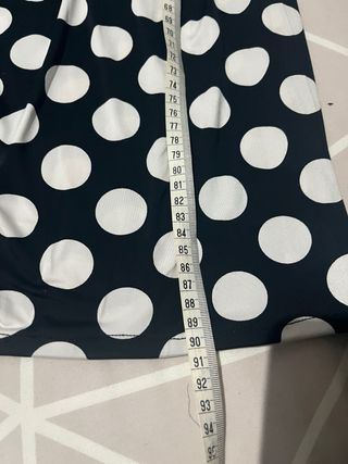 Pantalón de lunares blanco y negro