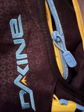 VENTA URGENTE - Mochila Dakine Heli Pack 12L