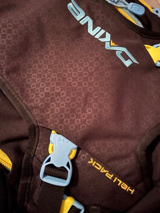 VENTA URGENTE - Mochila Dakine Heli Pack 12L