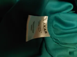 Vestido de fiesta verde, estampado juvenil