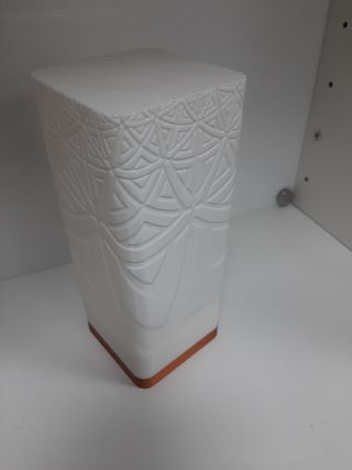 Lámpara de mesa blanca y cobrizo