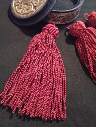 Portagioie velluto blu e nappe rosse