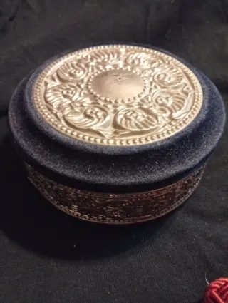 Portagioie velluto blu e nappe rosse