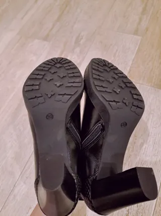 Tronchetti neri con dettaglio pitonato