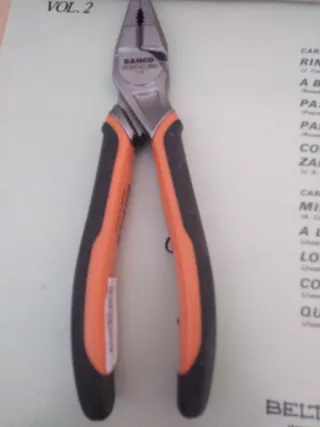 1 Alicates Bahcoy 1 cortacables de electricidad
