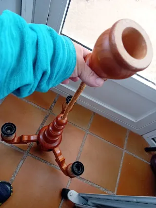 Lámpara de madera y plástico