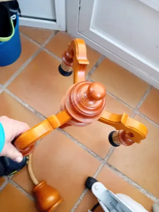 Lámpara de madera y plástico