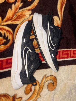 Zapatillas Nike Running Negras y Blancas