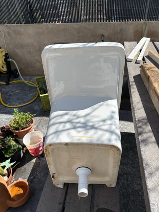 Pila de lavar de porcelana blanca