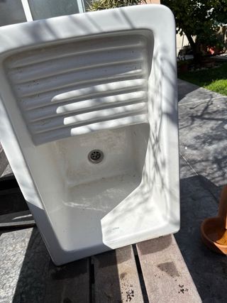 Pila de lavar de porcelana blanca