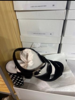 Lote 34 Sandalias Mujer Beige y Dorado