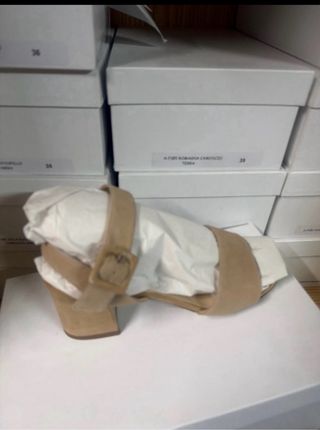 Lote 34 Sandalias Mujer Beige y Dorado