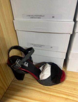 Lote 34 Sandalias Mujer Beige y Dorado