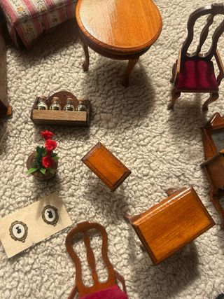 Set di mobili in miniatura per casa delle bambole (oltre 30 pezzi)
