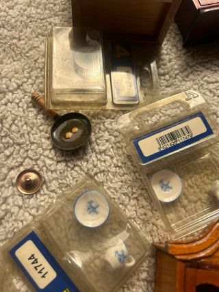 Set di mobili in miniatura per casa delle bambole (oltre 30 pezzi)