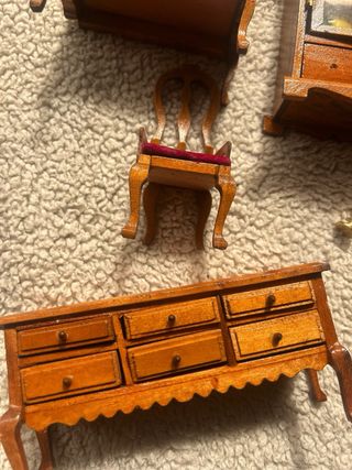 Set di mobili in miniatura per casa delle bambole (oltre 30 pezzi)