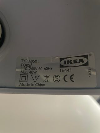 Lámpara de escritorio flexo negra. IKEA 10€