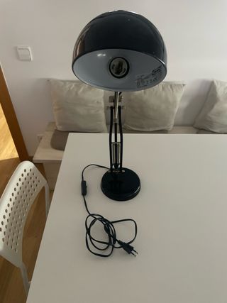 Lámpara de escritorio flexo negra. IKEA 10€