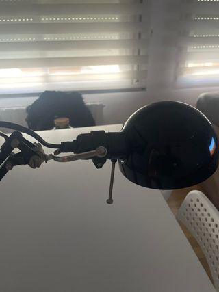 Lámpara de escritorio flexo negra. IKEA 10€
